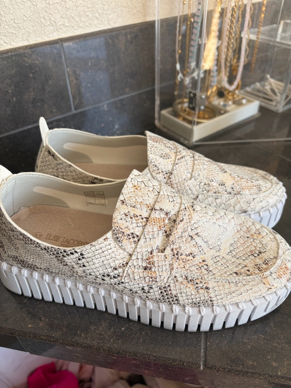 Ilse Jacobsen Cream Snake-Print Slip-On Loafers